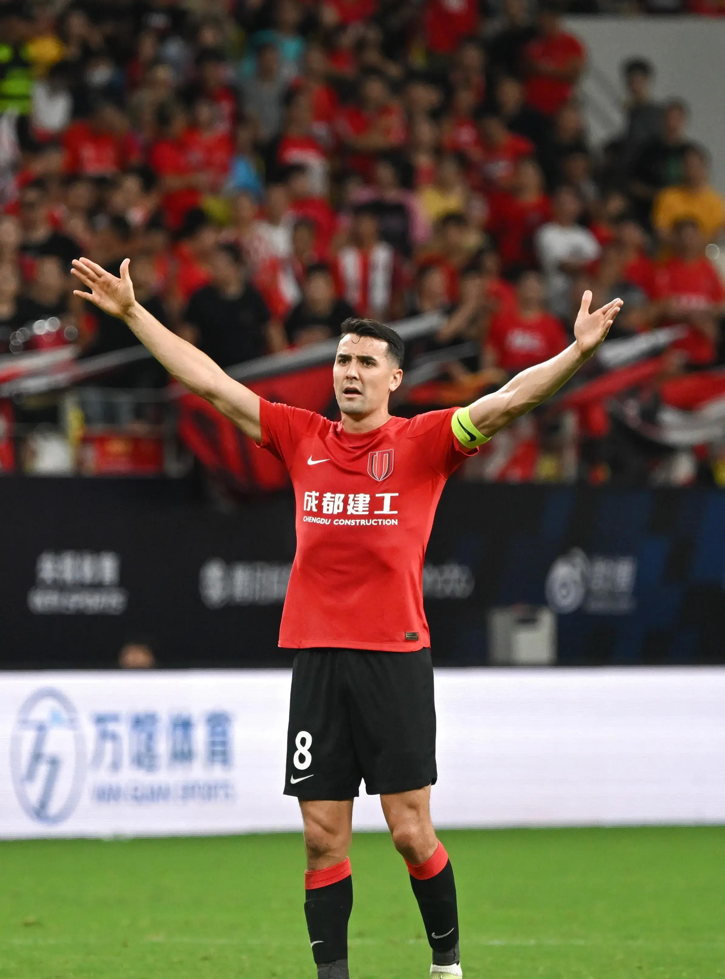 Kaiyun体育App下载赛地聚焦：葡超赛前热度飙升，AC米兰回应争议，信心回归，赛季目标并未改变的简单介绍