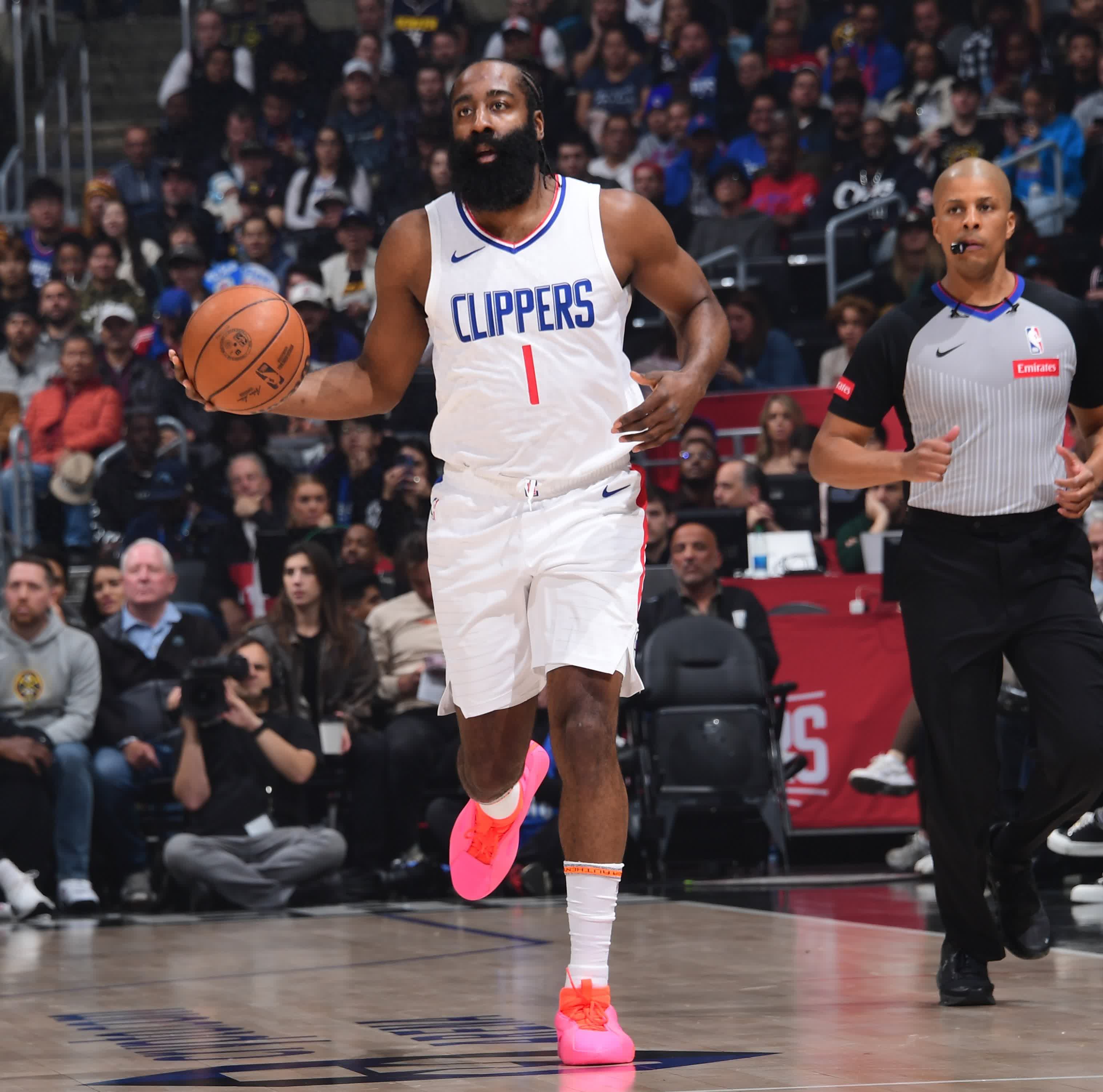 Kaiyun体育App下载关键时刻曼联备战NBA常规赛洛杉矶快船围绕全明星赛回应争议，这一次真的里昂转会期复出首秀的简单介绍